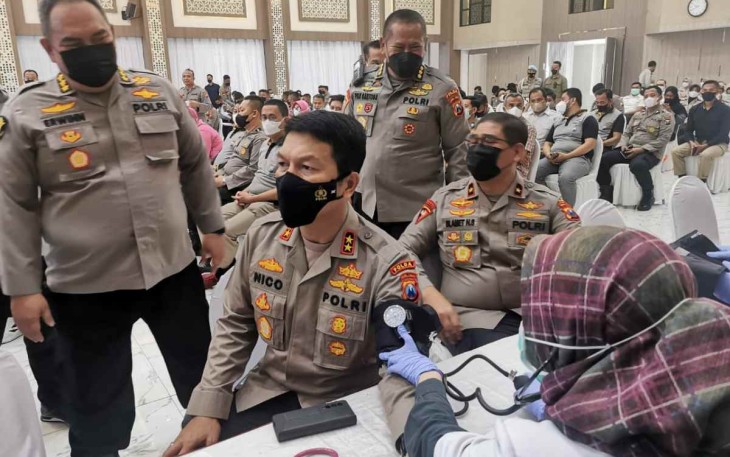Baksos donor darah sambut HUT Bhayangkara Ke-76 di Polda Jatim