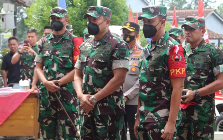Pangdam IV Diponegoro (tengah) saat tinjau TMMD Ke 113 Kodim 0711/Pemalang
