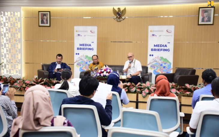 Kepala BPJT saat menjelaskan target akhir pengerjaan tambahan ruas tol di Jakarta 