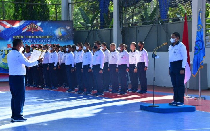 Upacara pembukaan Open Tournament Bola Voli Putri Kasal Cup di mabesal Cilangkap Jakarta 