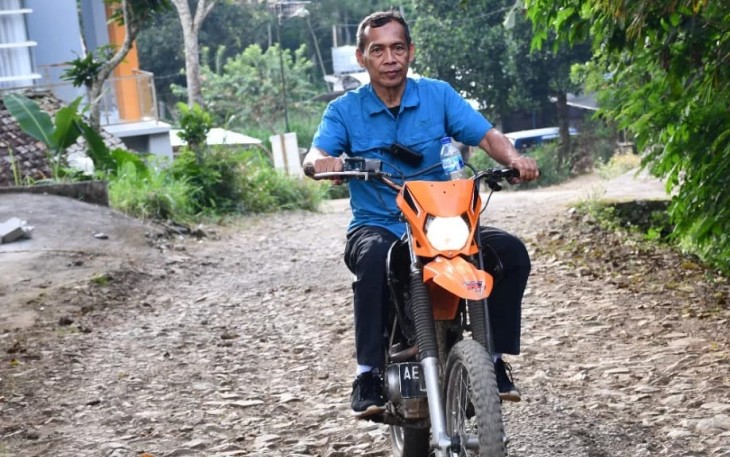 Aksi Paur Penrem 081/DSJ pamer skill motor trail