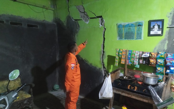 Fenomena gerakan tanah akibatkan rumah retak di kabupaten Tegal 