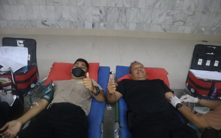 Personel polres Cilegon laksanakan donor darah