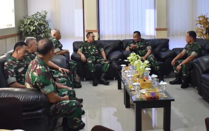Danrem saat menerima Tim Audit Itjen TNI di Korem 081/DSJ 