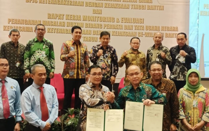 BPJamsostek Kanwil Banten saat penandatangan perjanjian kerja sama bersama Kejaksaan Tinggi Banten