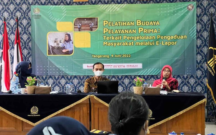 Yuristha saat memberikan bimtek E-Lapor SP4N di aula Imigrasi Kelas I Non TPI Tangerang