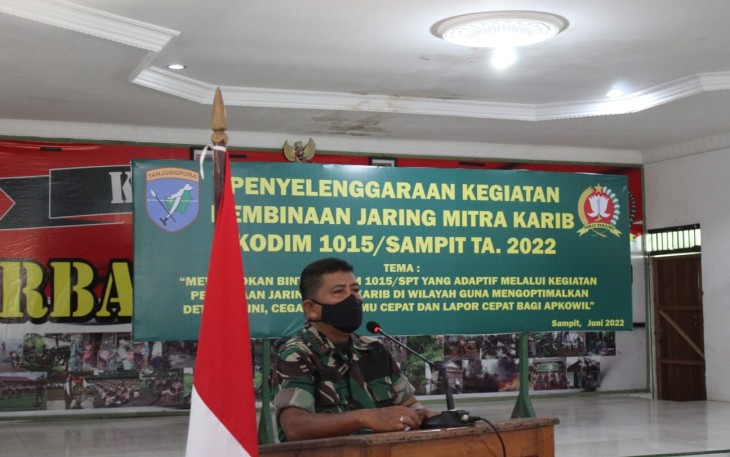 Kapten Arh Sutomo saat memberikan pembinaan jaring mitra karib Kodim 1015/Sampit