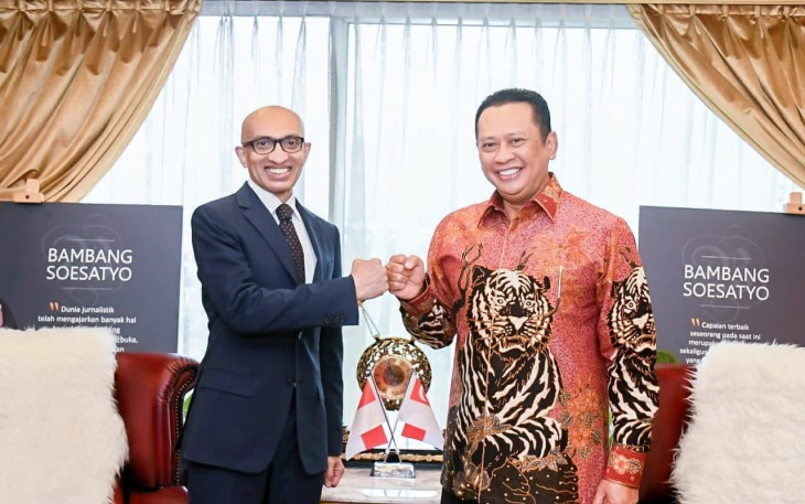 Bambang Soesatyo saat menerima kunjungan Dubes Singapura di ruang Kerja Ketua MPR RI Jakarta 