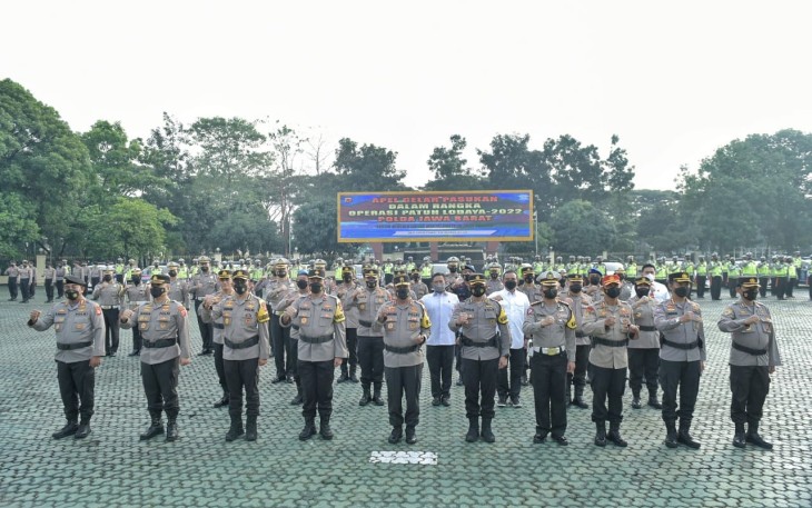 Foto bersama usai apel gelar pasukan operasi patuh Lodaya di Mapolda Jabar