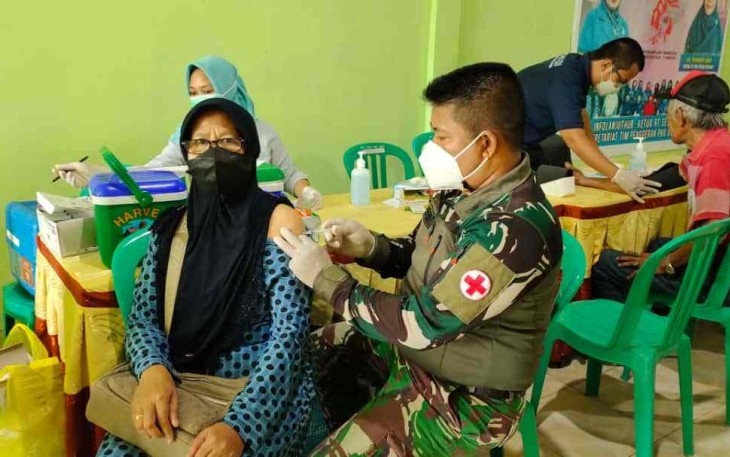 Warga desa Sepakat antusias ikuti vaksinasi tim mobile