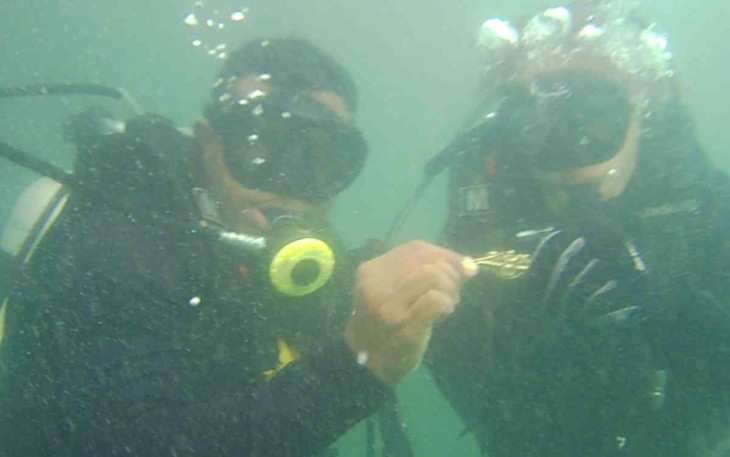 Penyematan Brevet Menyelam di kedalaman laut perairan Sorong