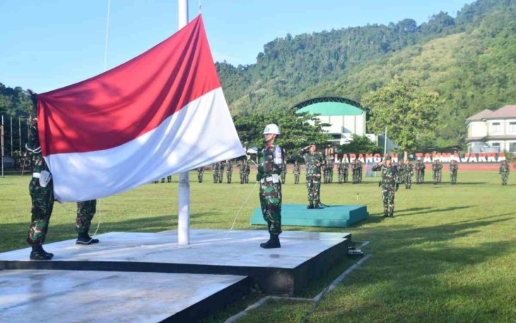Upacara bendera 17-an di Makorem 142/Tatag