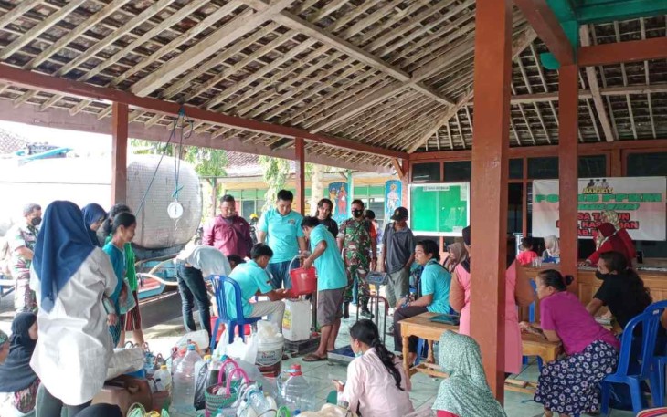 Antusias warga binaan Serka Sudiono membeli migor sesuai harga HET