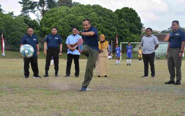 Pembukaan liga santri di jajaran Korem 073/Mkt ditandai kick off oleh Danrem 073/Mkt