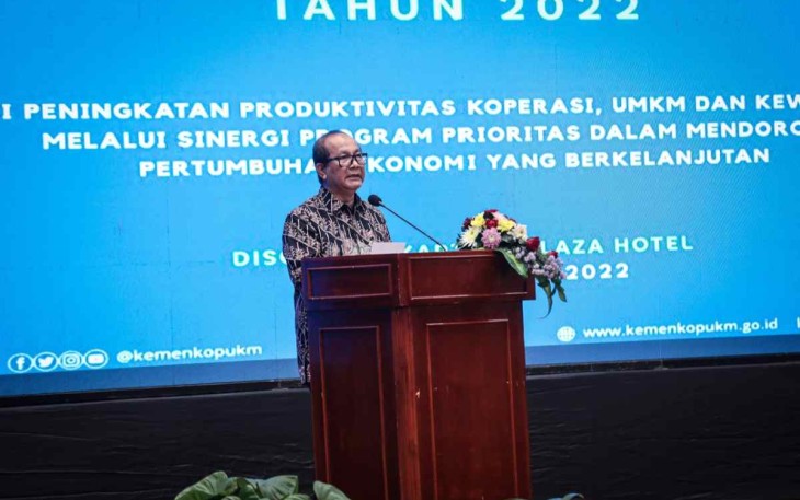 SeskemenkopUKM saat memaparkan strategi bangkitkan UMKM di Bali