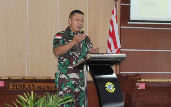 Danlantamal X Jayapura saat memberikan sambutan sosialisasi Cinta Bangga Paham Rupiah