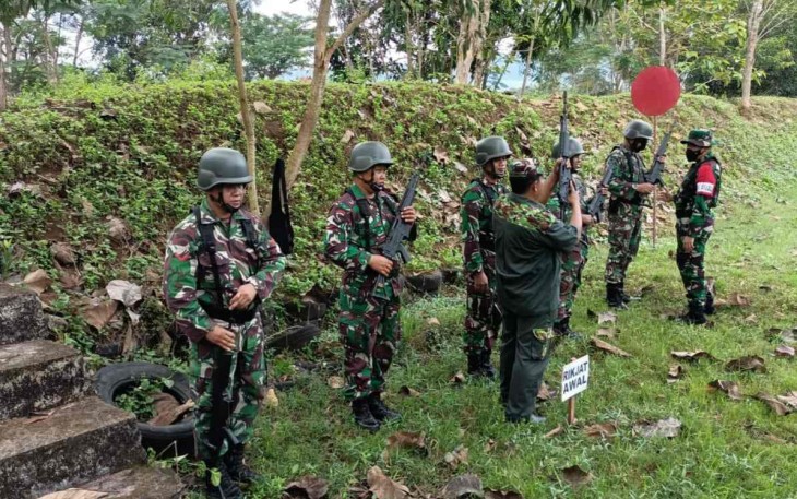 Latihan tembak prajurit Kodim 0801/Pacitan 