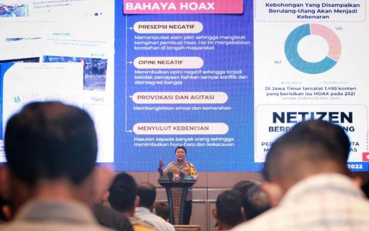Kapolda Jatim saat memberikan sambutan dalam Deklarasi Anti Hoax dan Bijak Bermedsos di hotel Vasa Surabaya 