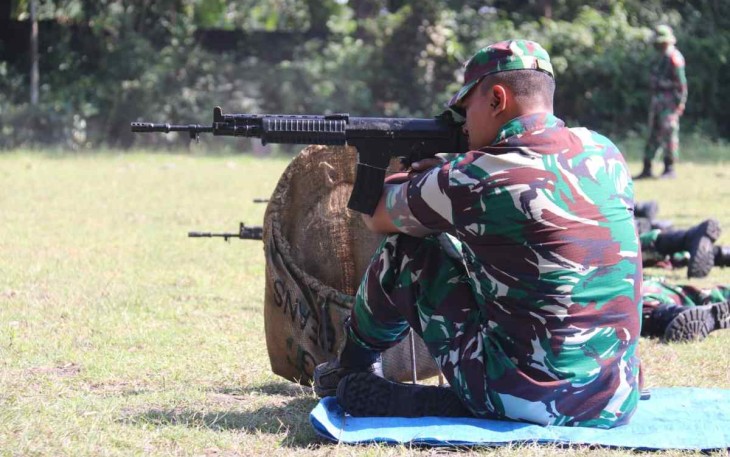 Latihan menembak prajurit Kodim 0805/Ngawi