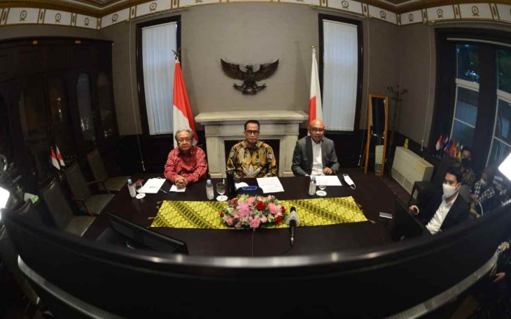 Menhub Budi Karyadi saat memberikan keterangan pers kunjungannya di Jepang