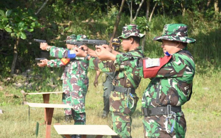 Prajurit Kodim 0803/Madiun latihan tembak