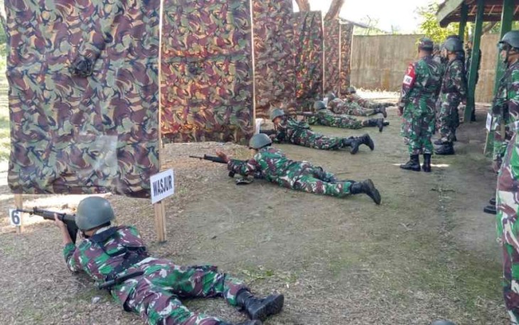 Latihan menembak Laras panjang prajurit Kodim 0807/Tulungagung 