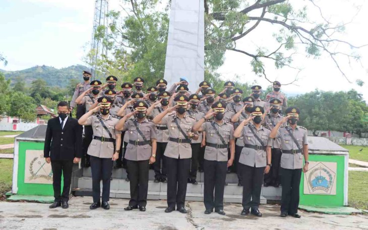 Pelaksanaan ziarah di TMP dalam rangka HUT Bhayangkara