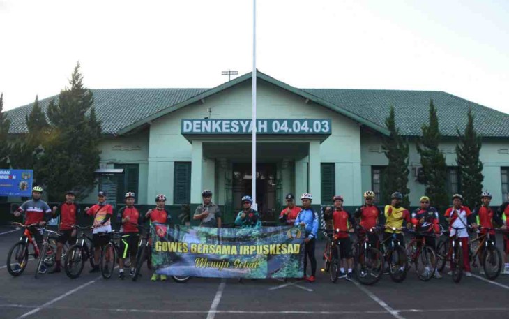 Irpuskesad gowes bersama dalam rangka kunjungan di Denkesyah 04.04.03 Salatiga  