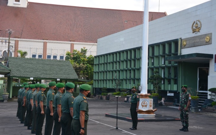 Apel pagi anggota Korem 073/Mkt di lapangan apel Makorem