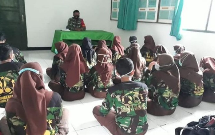 Cara Serda Hendrik memberikan pembekalan Saka Wira Kartika 