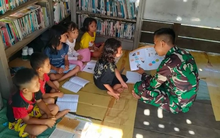 Edukasi humanis satgas perbatasan tumbuhkan minat membaca anak 