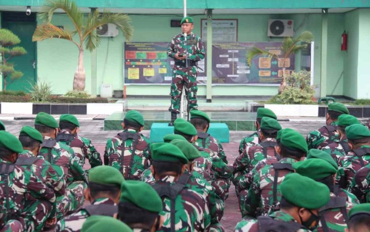 Dandim saat memberikan jam komandan