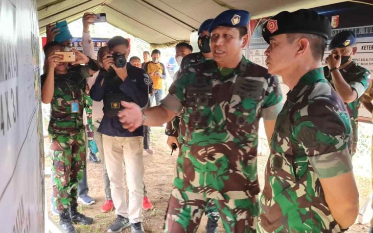 Danlanud BNY saat memaparkan kegiatan serbuan teritorial TNI ke Waaster Panglima TNI 