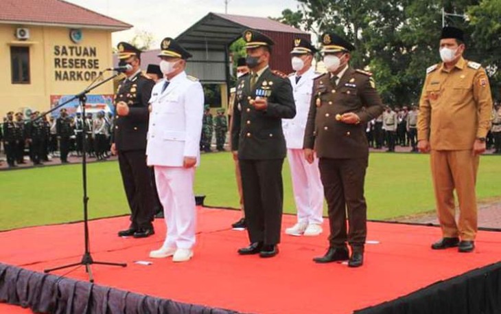 Bupati Labuhanbatu saat Menjadi lnspektur upacara Pada HUT  Bhayangkara Ke 76 