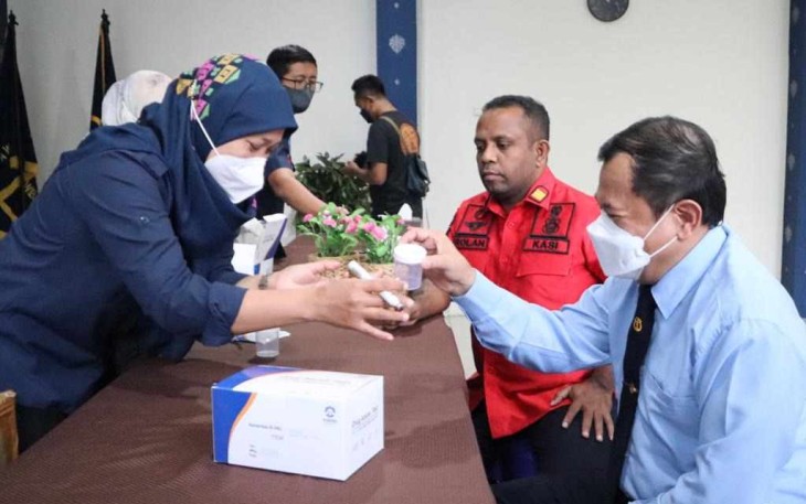 Test urine pegawai Kantor Imigrasi Kelas I Tangerang