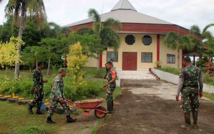 Karya Bhakti anggota Kodim 1707/Merauke 