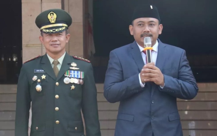 Danrem 081/DSJ saat mendampingi bupati Ngari