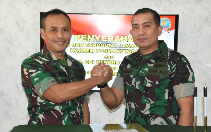 Penyerahan tugas Mantan Kasrem 073/Mkt kepada Danrem 073/Mkt