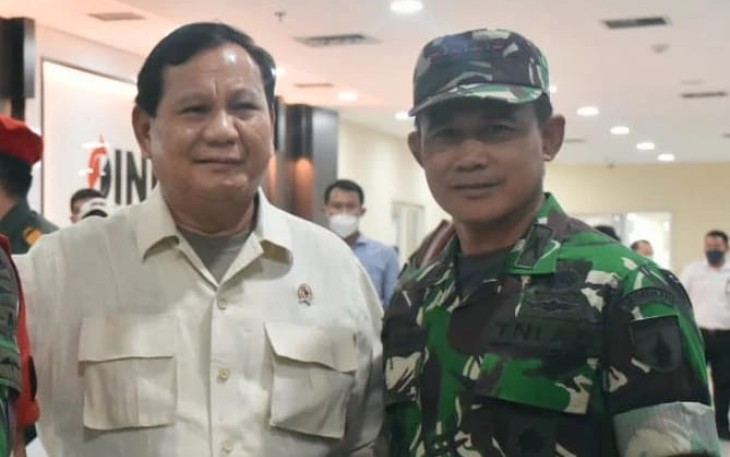 Danrem 081/DSJ saat mendampingi Menhan Prabowo Subianto kunjungi PT INKA 