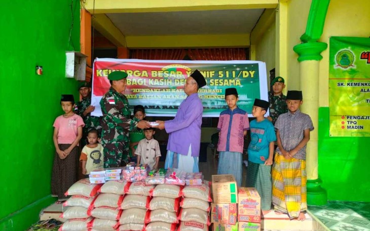 Bantuan sosial prajurit Yonif 511/DY