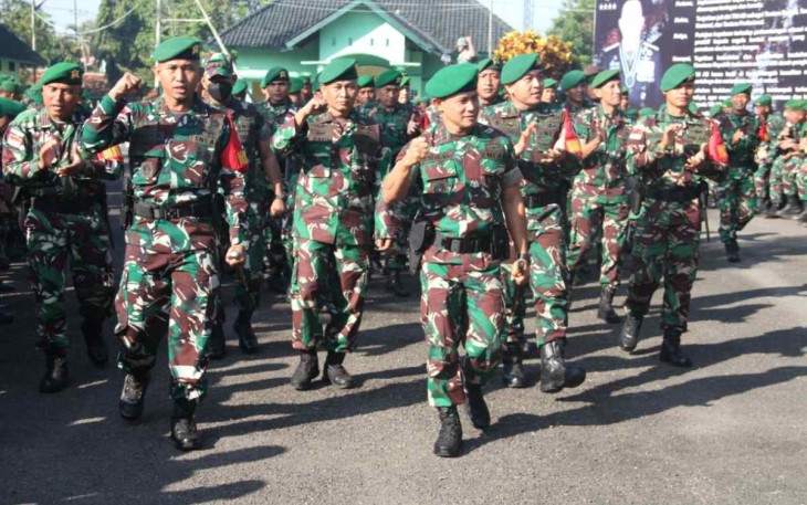 Yel yel penyambutan Danrem 081/DSJ di Yonif 511/DY