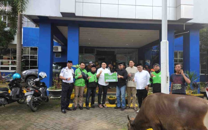 Penyerahan hewan kurban Dishub Makassar