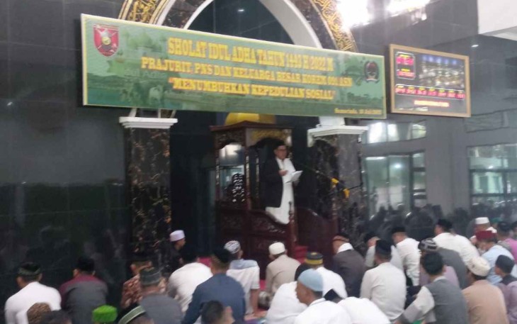 Jamaah padati salat idul adha di Masjid Baitussalam