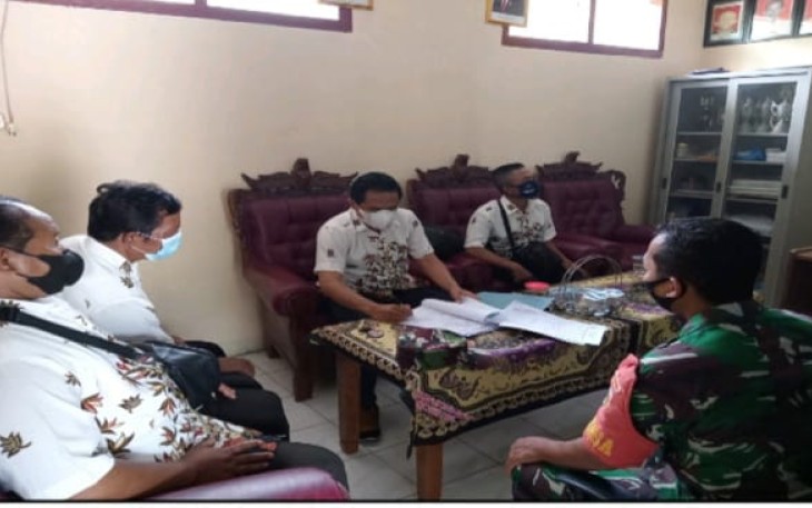 Puldata di kantor desa Punung