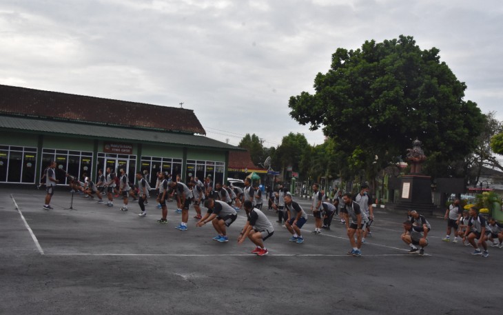 Senam bersama di halaman Korem 073/Mkt