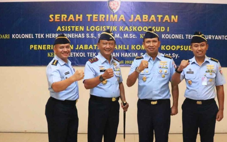 Foto bersama usai sertijab 