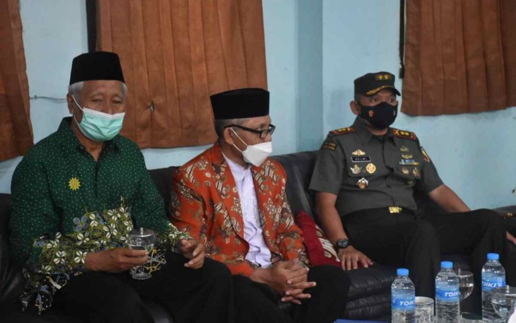 Dandim Madiun saat mendampingi Menko PMK ke MI Muhammadiyah.