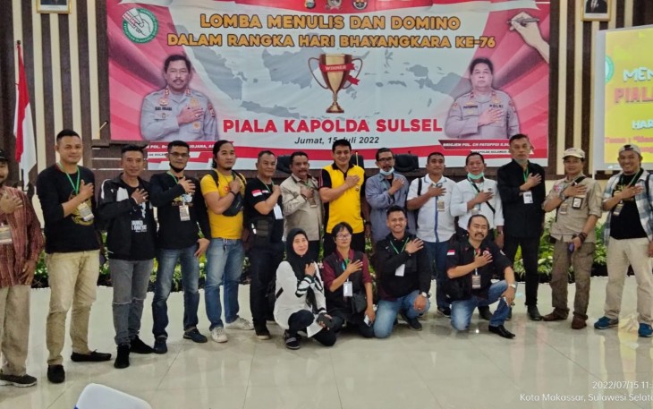 Awak media ikut meriahkan HUT ke 76 Bhayangkara  di Polda Sulsel