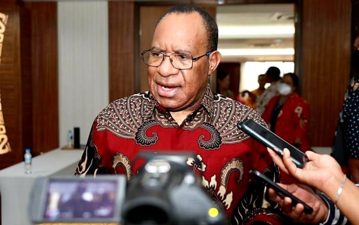 Wamendagri saat memberikan keterangan pers tiga provinsi baru Papua di Jayapura 