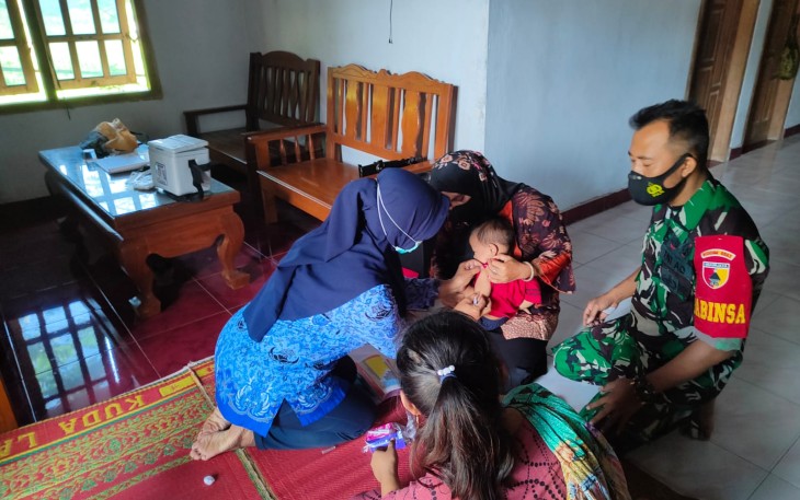 Vaksinasi anak di wilayah binaan desa Palur 